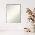 Specchio da parete stretto in legno bianco non bisellato 19" x 25": Rettangolare moderno, include hardware di montaggio