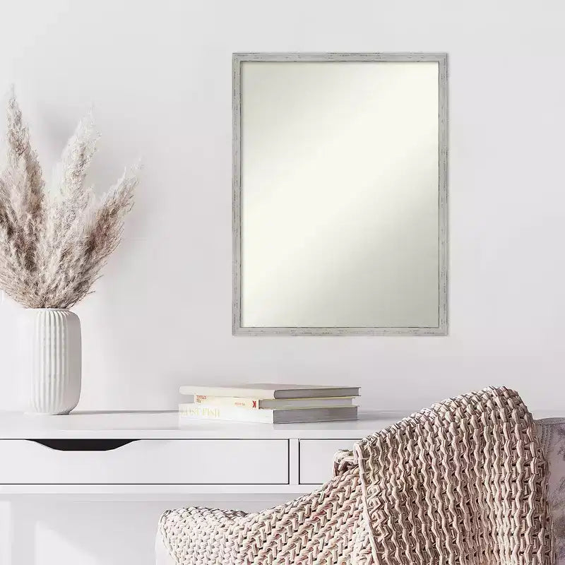 Specchio da parete stretto in legno bianco non bisellato 19" x 25": Rettangolare moderno, include hardware di montaggio