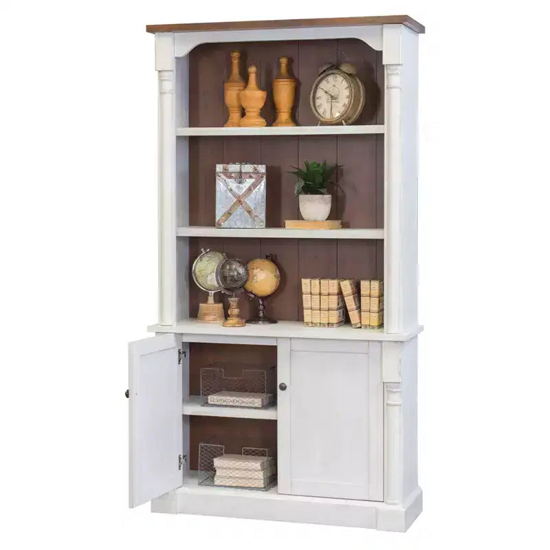 Libreria a 3 ripiani da 198 cm con ante inferiori bianca: Stile Cottage, ferramenta in metallo