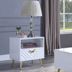 Tavolino d'appoggio 50 cm Bianco Lucido: Design Mid-Century, Gambe in Metallo Dorato, Ripiano Portaoggetti