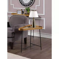 Tavolino Triangolare con piano Effetto Legno/Struttura Nera: Struttura in metallo, piano in MDF, Altezza 61 cm, Larghezza 68,5 cm