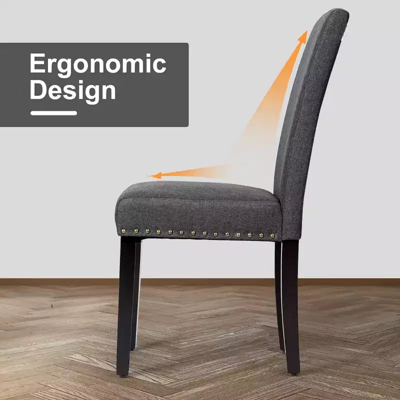 Sedie da pranzo in tessuto imbottite con borchie decorative