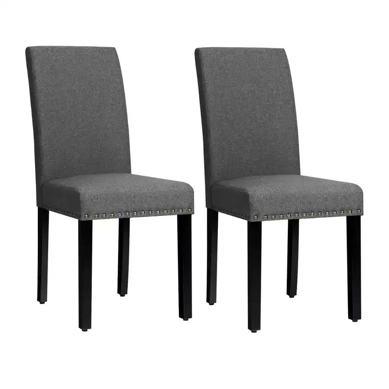 Sedie da pranzo in tessuto imbottite con borchie decorative